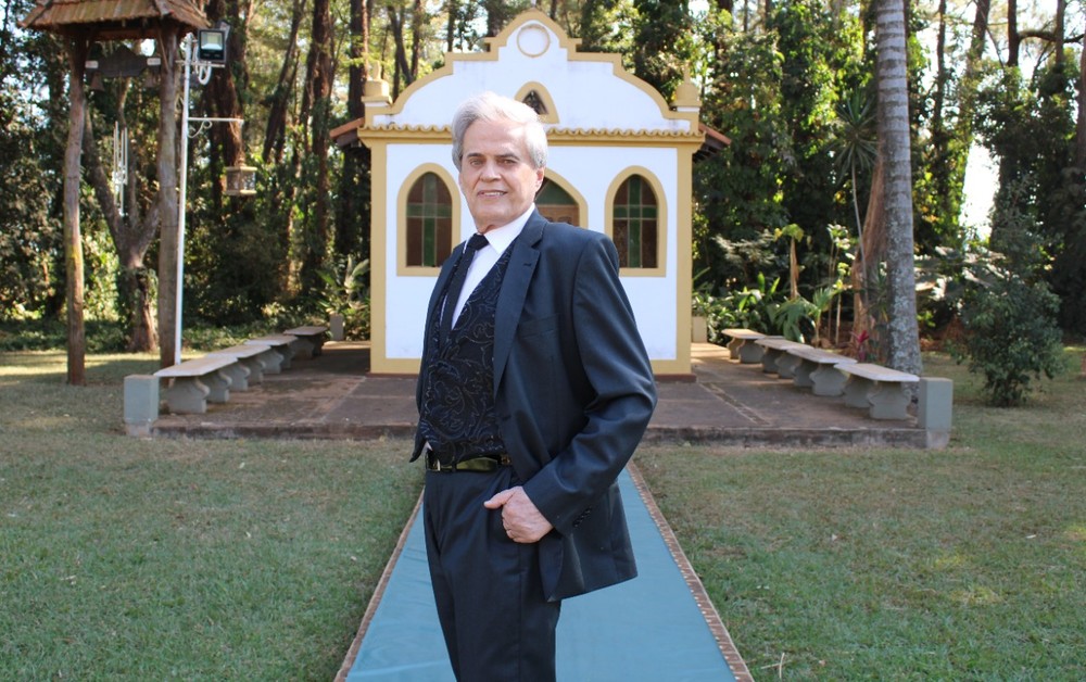 Aos 74, brasileiro vence concurso de beleza internacional