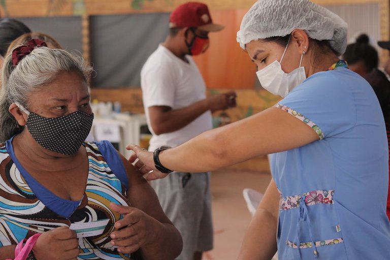 Covid-19: Mais de 327 mil estão atrasados com 2ª dose de vacina em Manaus