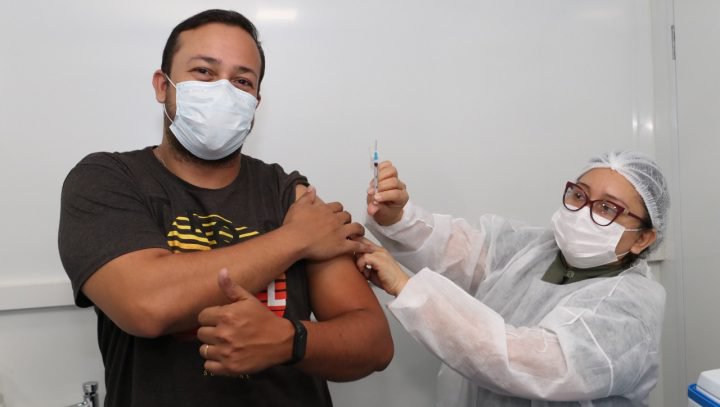 Manaus registra aumento no número de vacinados contra Covid-19 