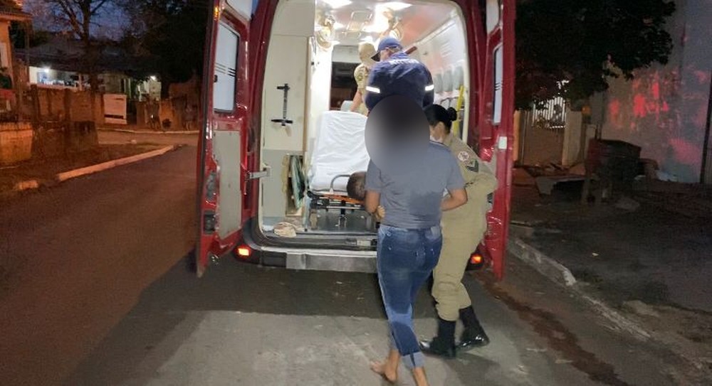 Na tentativa de matar a esposa, homem crava faca em bebê de 8 meses 