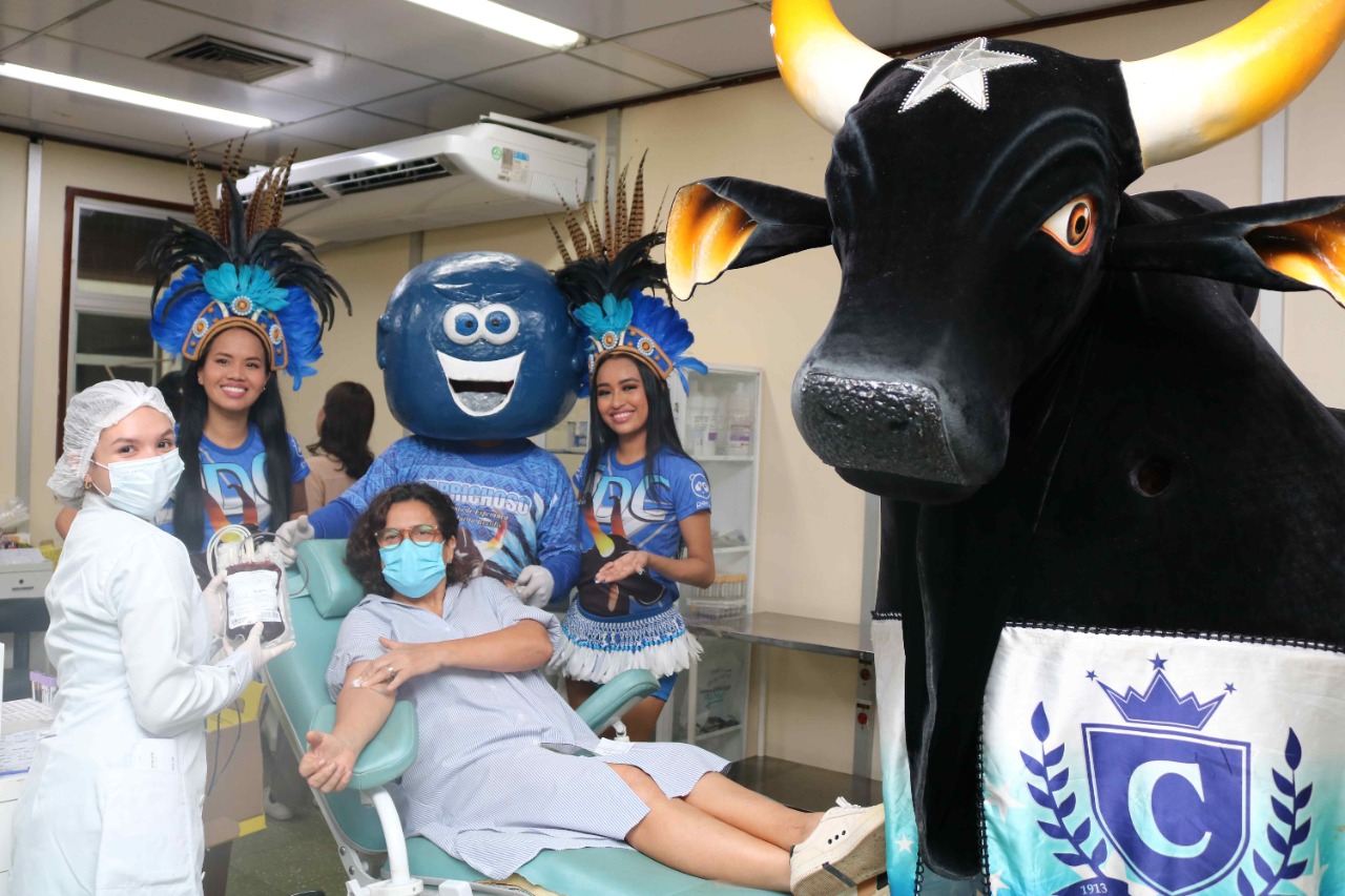 Boi Caprichoso anima 'Dia do doador de sangue' em Manaus
