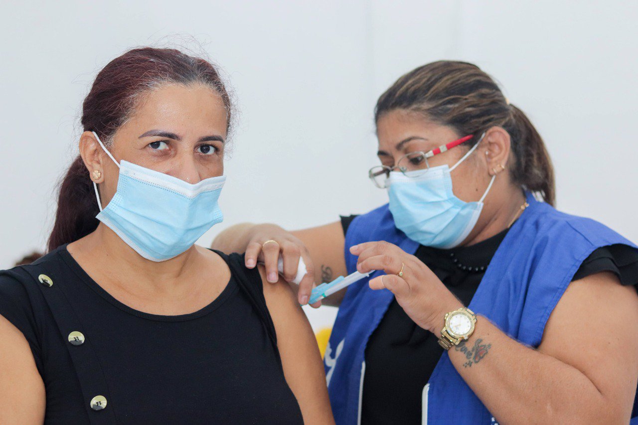 Covid: Quase meio milhão de pessoas não tomaram 4ª dose de vacina em Manaus