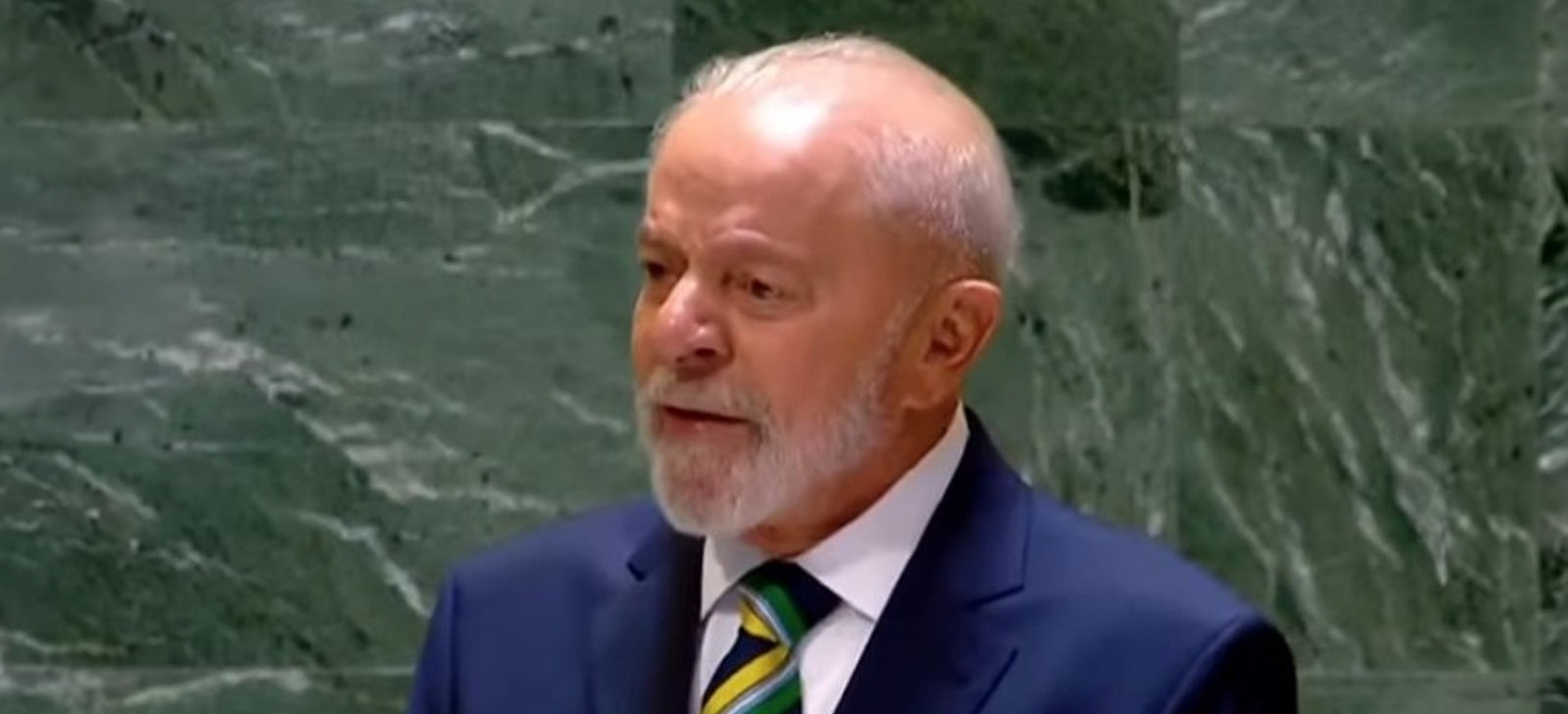 Lula escorregou no banheiro e bateu a cabeça, mas não perdeu consciência, dizem aliados