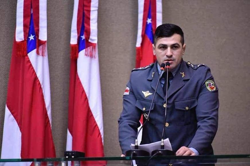Eleito vereador em Manaus, Carpê também recebeu salário de PM em janeiro