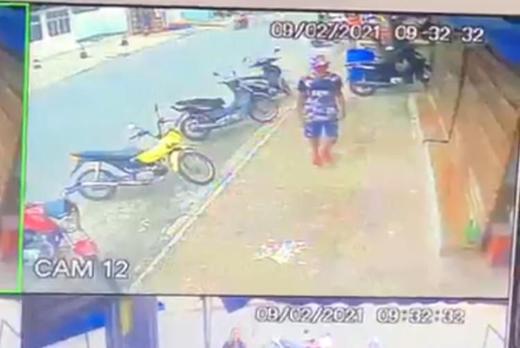 Dupla deixa clientes de clínica em pânico durante assalto; Veja vídeo 