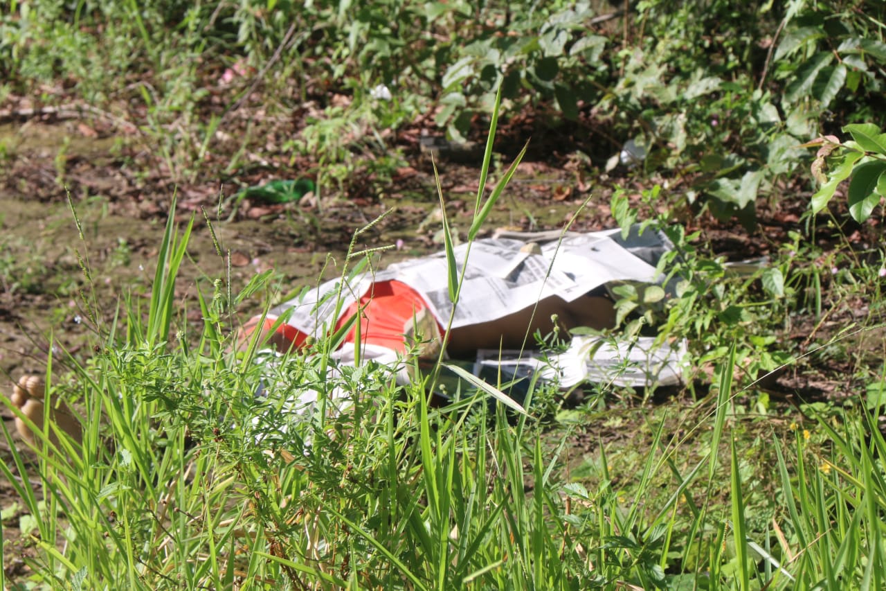 Com marca de tiro na cabeça, jovem é achado morto em área de mata em Manaus