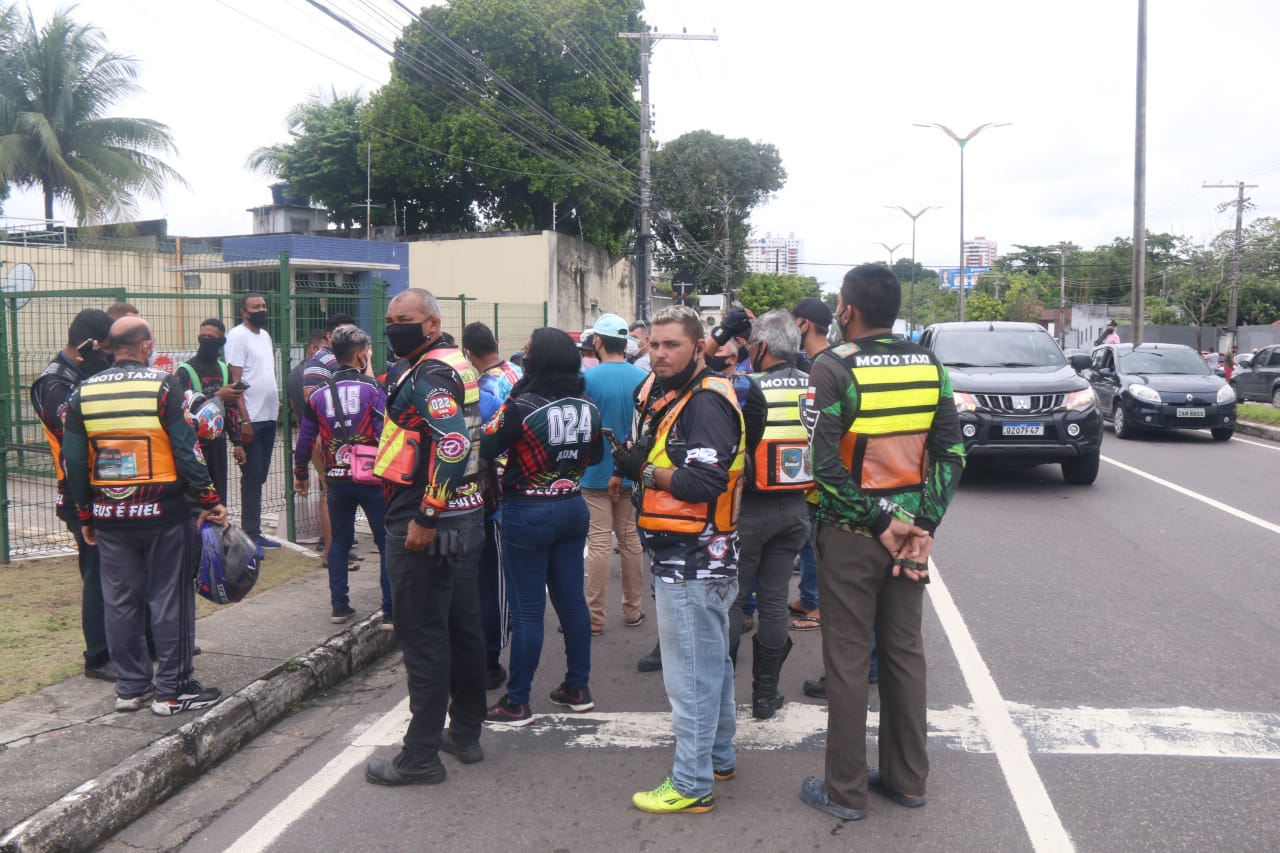 Motoristas de aplicativos protestam contra preço dos combustíveis em Manaus