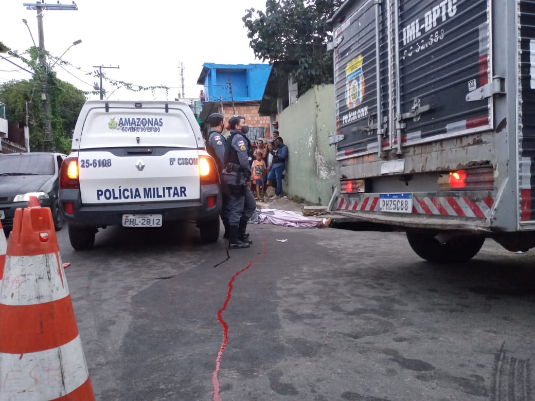 Homem é executado em plena luz do dia em cruzamento de ruas em Manaus
