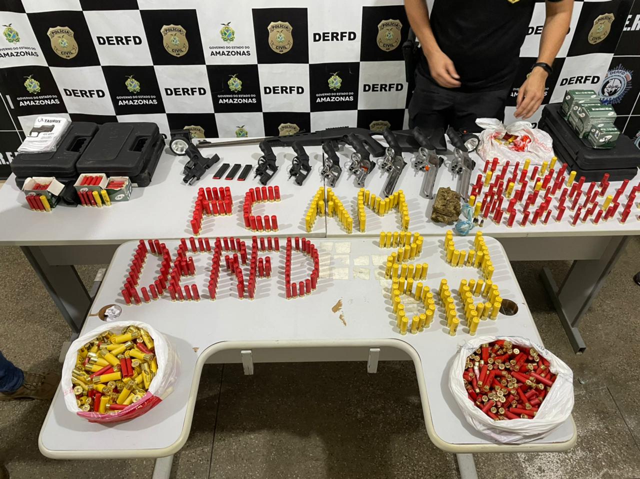 Homem é preso com arsenal de guerra que seria vendido à facção em Manaus