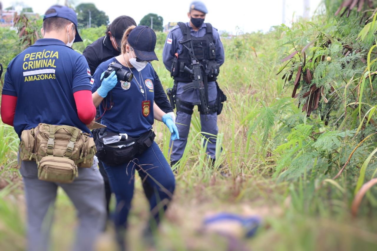 Jovem encontrado em matagal foi executado por justiceiro, diz polícia