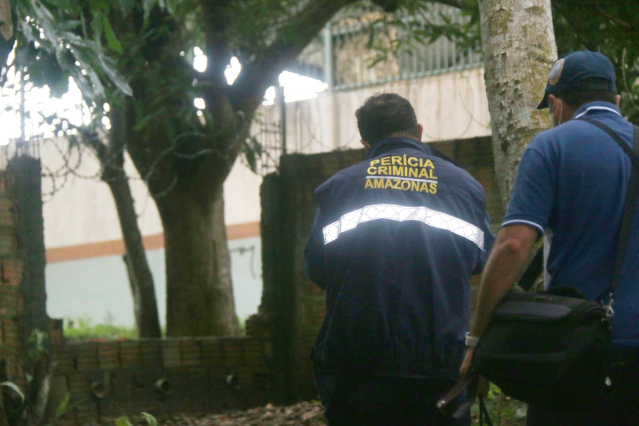 Homem sai para comprar bebida e é achado morto em área de mata em Manaus
