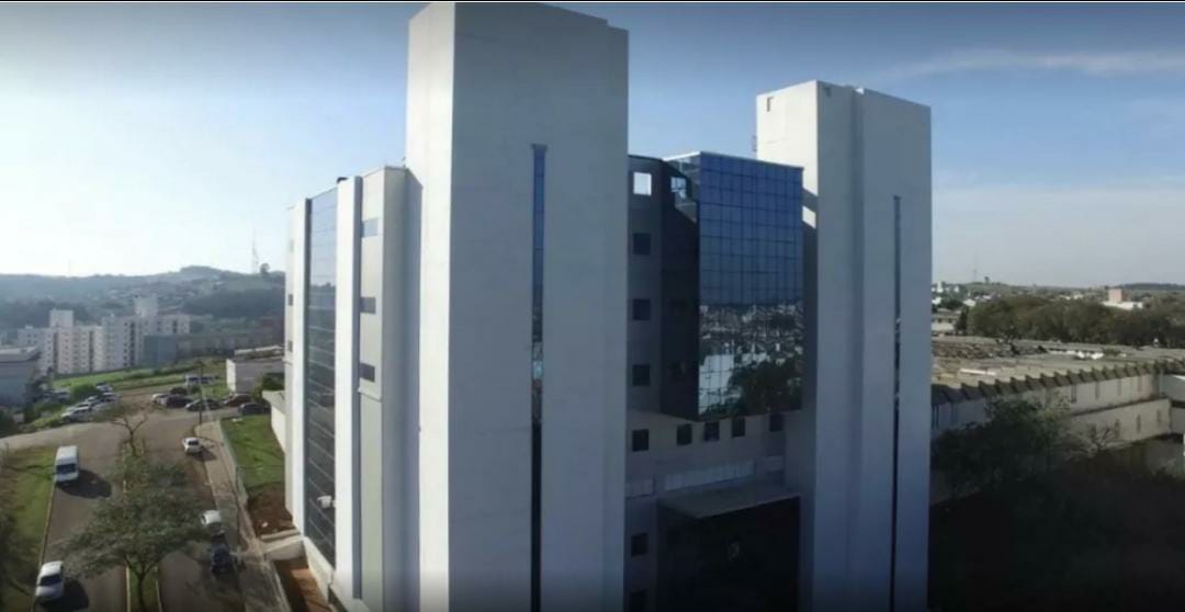 Com UTIs lotadas e fila por leitos, SC vai transferir pacientes para o ES