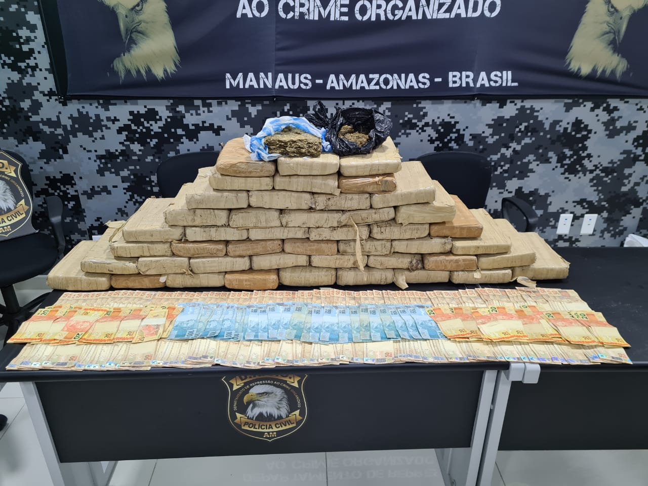 Deficiente é preso em carro de luxo recheado de droga e R$ 15 mil em Manaus