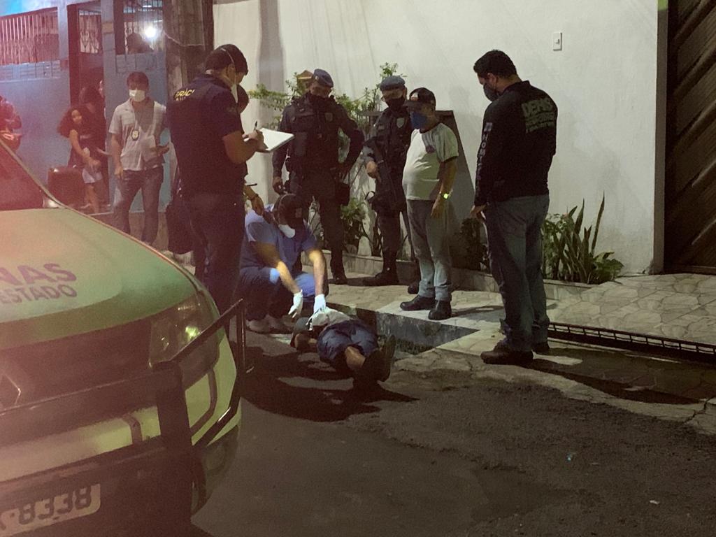 Amarrado, homem é executado no meio da rua em Manaus