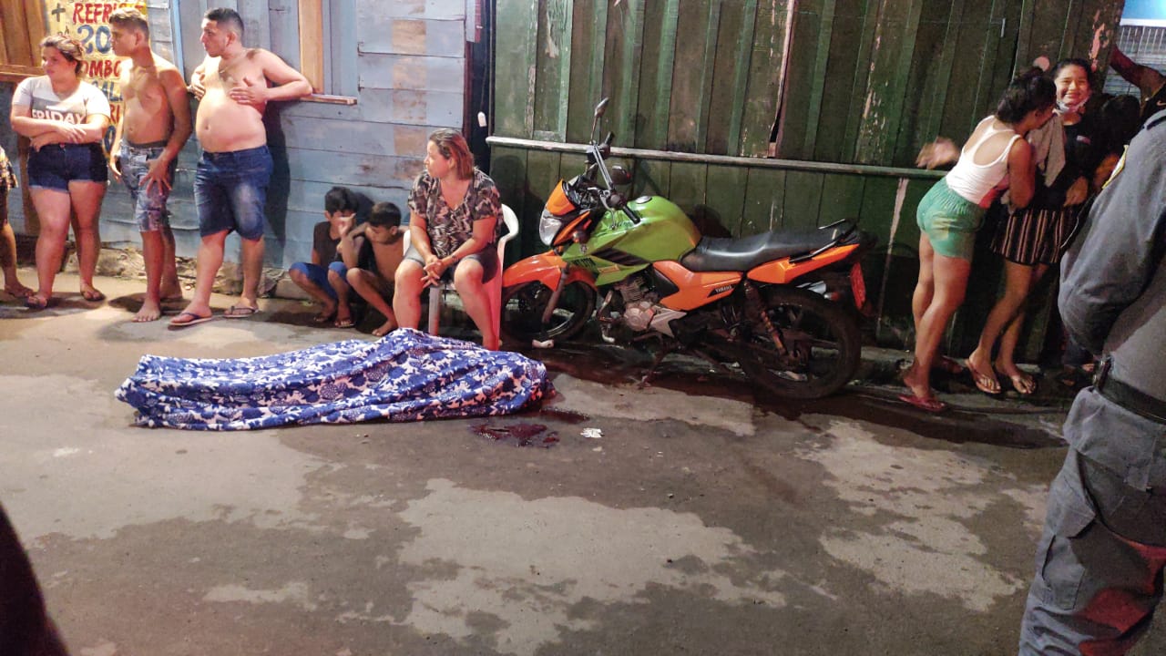 Homem é crivado a balas por assassinos em Petrópolis