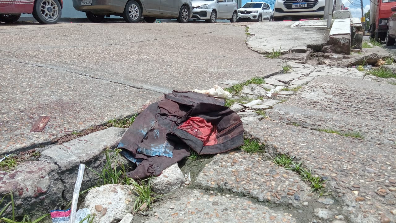 Homem baleado por justiceiro na frente de banco morre em Manaus