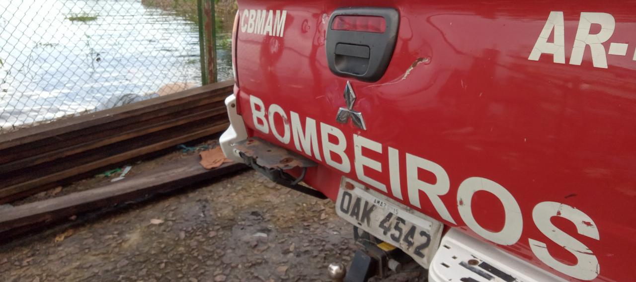 Embriagado, homem tenta atravessar para flutuante e morre em Manaus