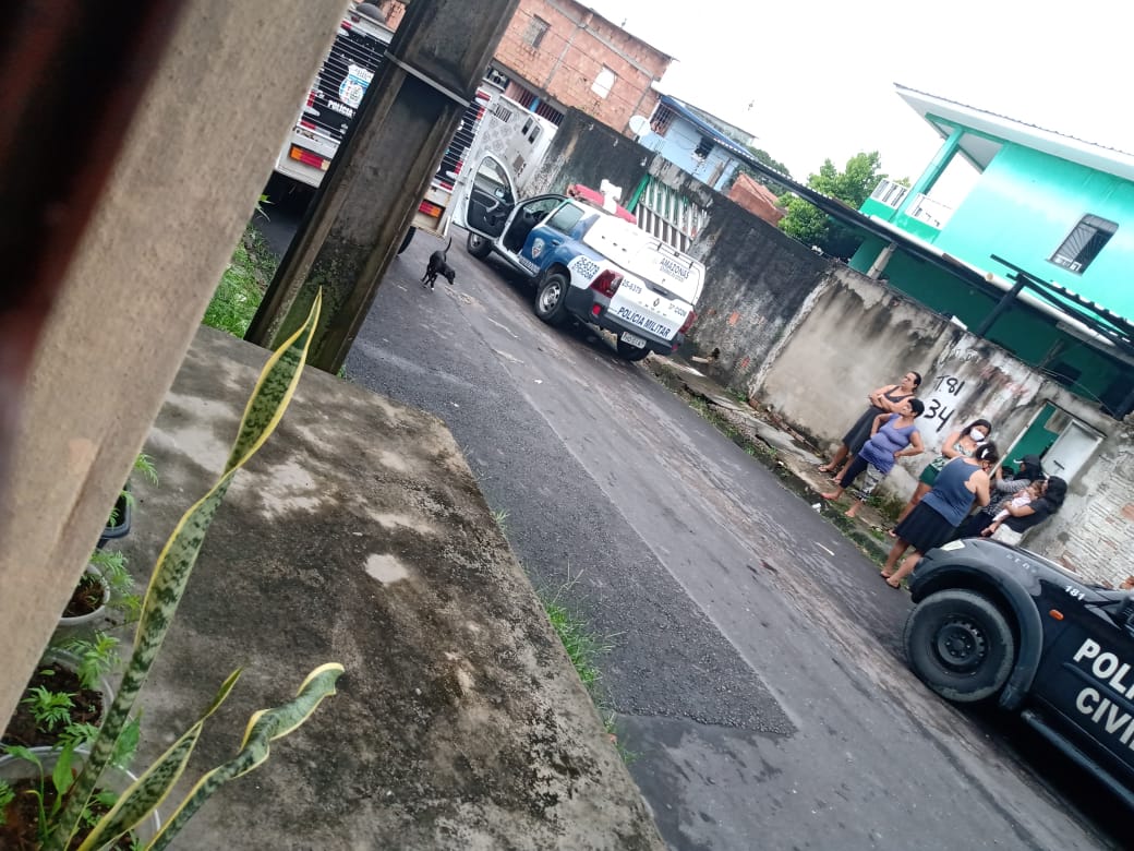 Homem reage a assalto dentro de casa e mata jovem em Manaus