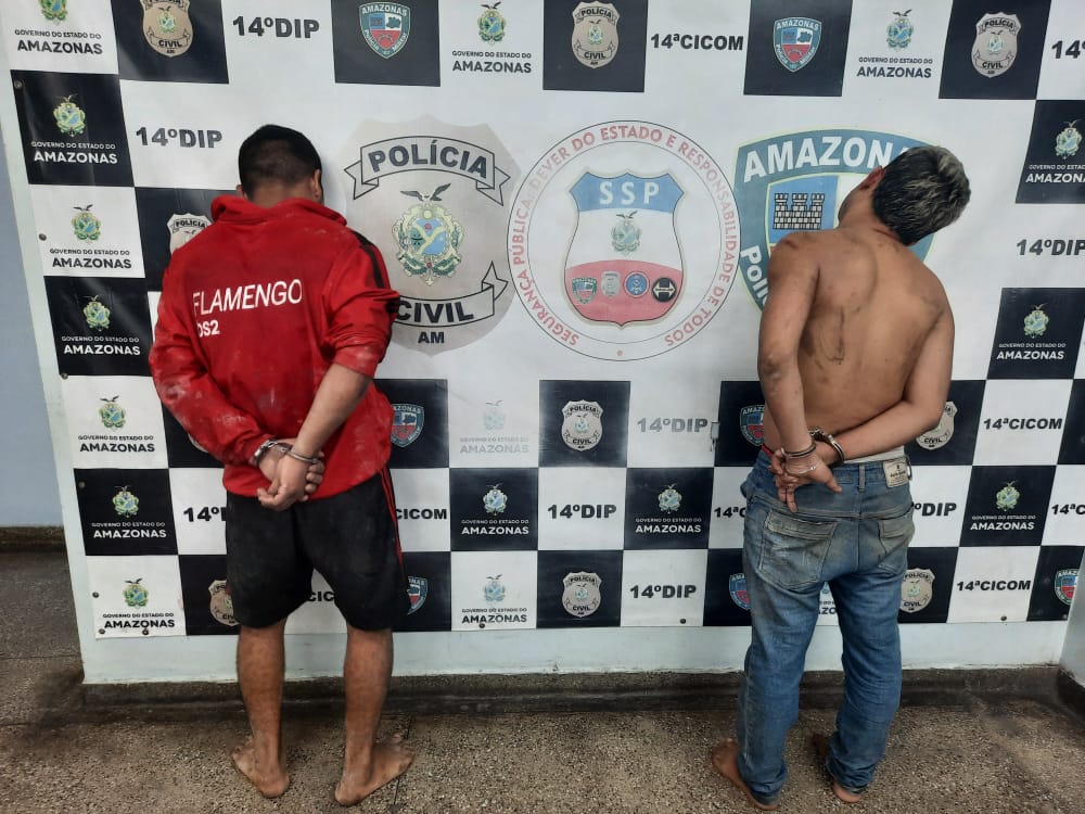 Suspeitos de assalto são presos após colidir motocicleta em muro de Manaus 