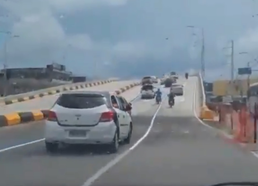 Viaduto do Manoa é ‘inaugurado’ antes da hora por populares em Manaus