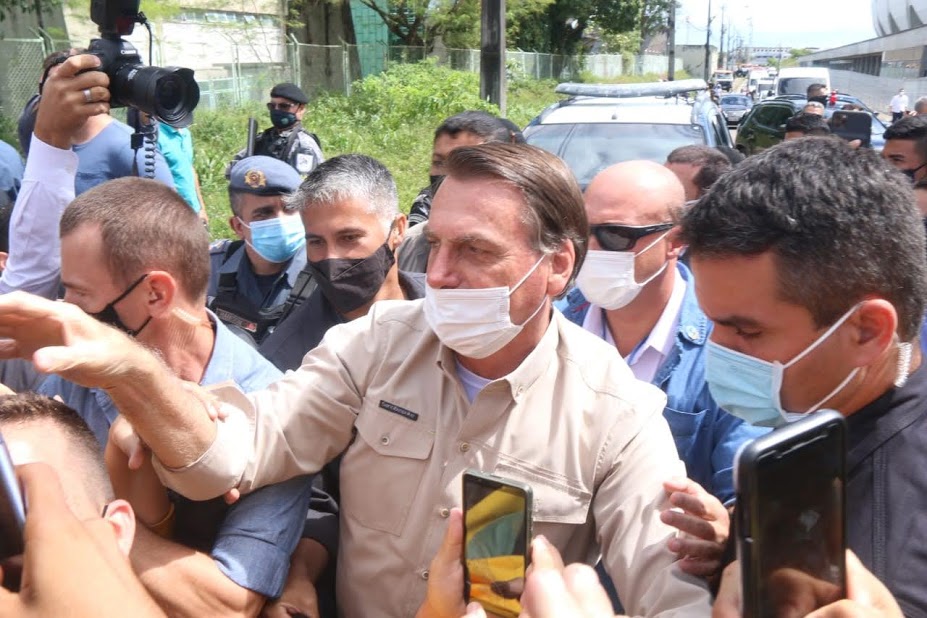 Bolsonaro quer desobrigar máscara para vacinados e quem teve Covid-19