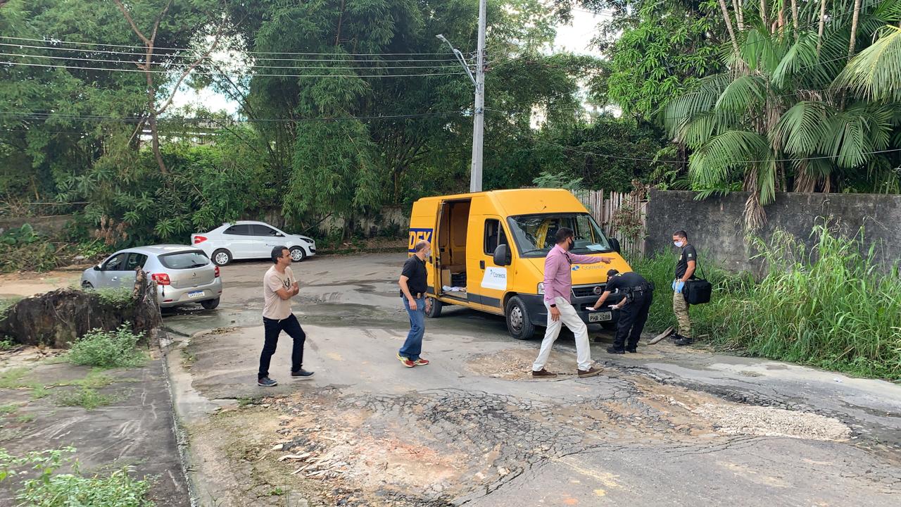 Polícia Federal investiga abandono de van dos Correios em Manaus