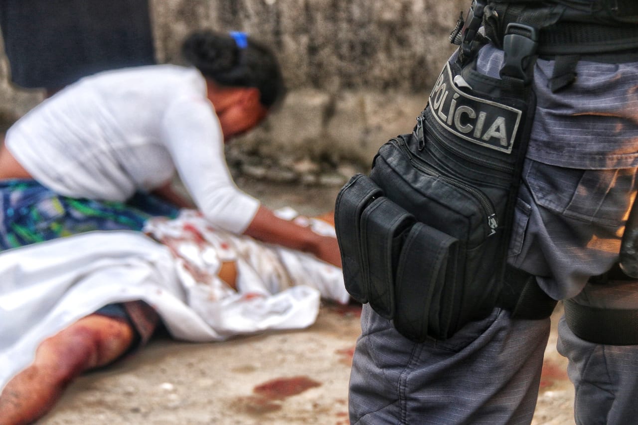 Jovem é morto na frente de vizinhos quando retornava para casa em Manaus