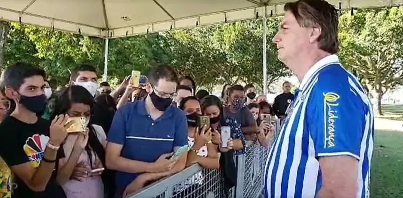 Bolsonaro chama CPI da Covid de ‘vexame’