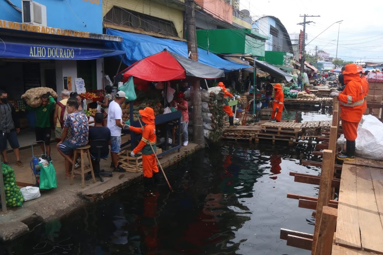 Rio Negro chega a nível da 3ª maior cheia da história de Manaus