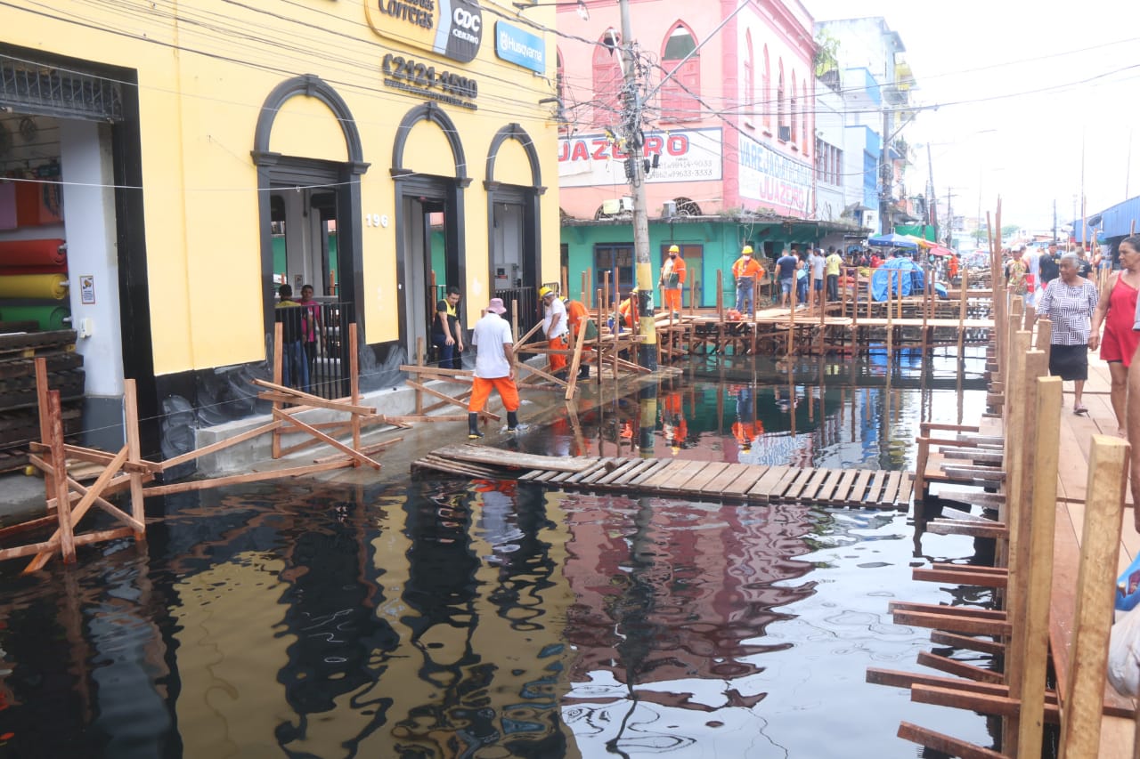 Rio Negro sobe novamente e fica prestes a bater marca de 30 metros