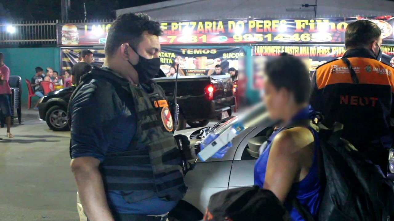Quatro são flagrados dirigindo embriagados durante operação em Manaus