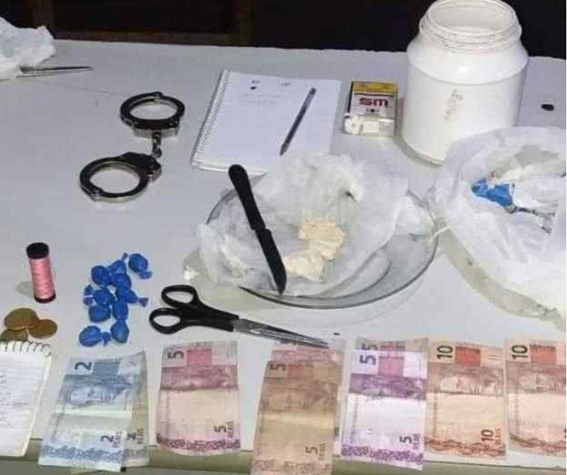 Homem é preso com drogas em campo de futebol no Amazonas