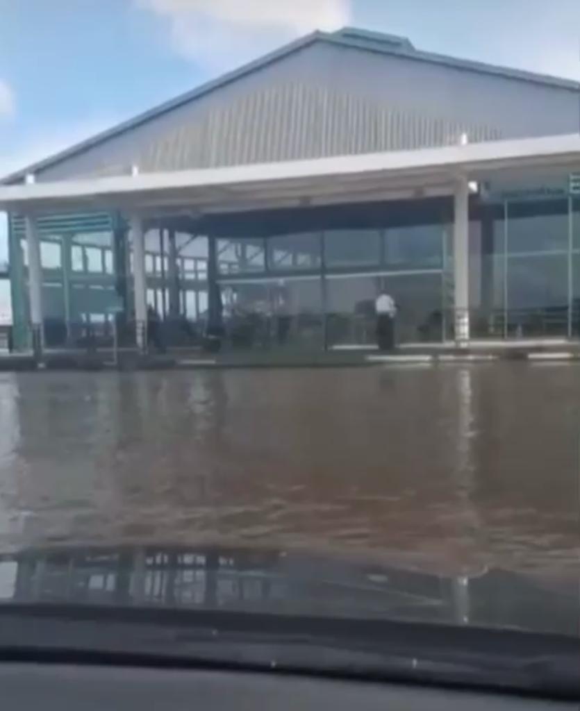 Vídeo mostra Porto de Manaus invadido pela cheia