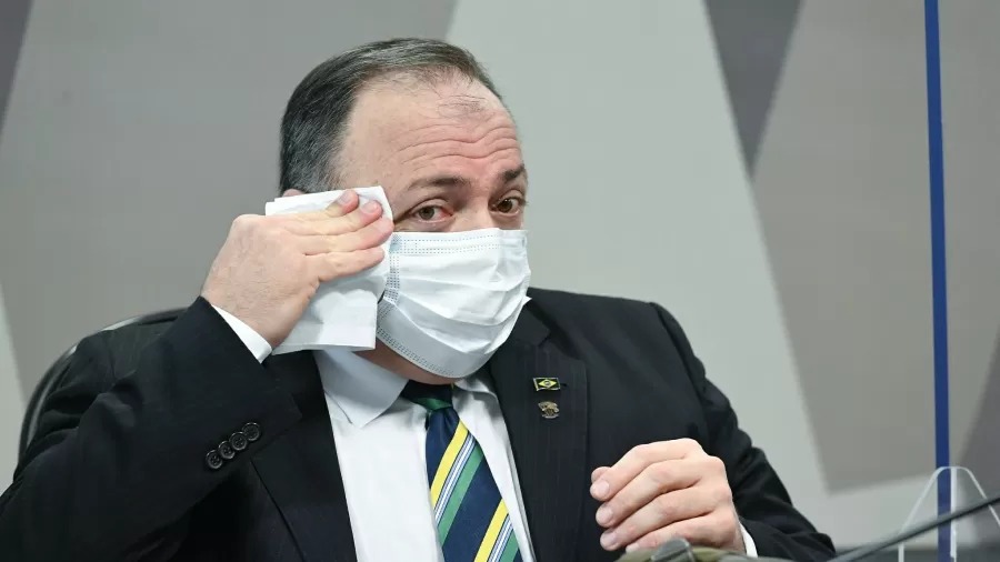 Exército pode advertir ou até expulsar Pazuello por passeio com Bolsonaro