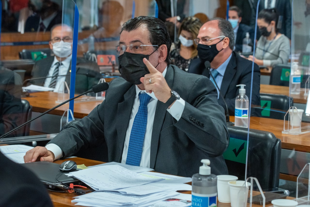 Braga diz que negligência durante a pandemia produziu caos em Manaus