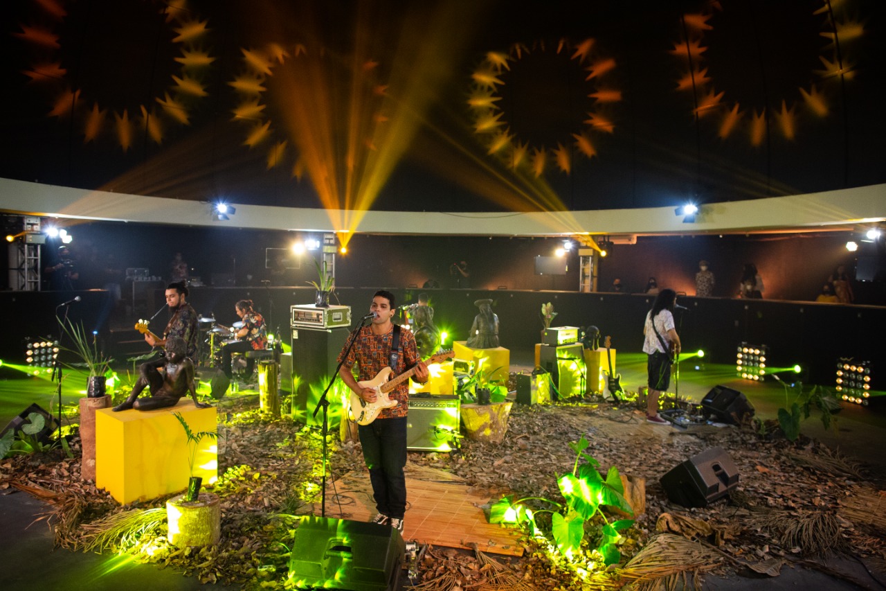 Alaídenegão lança show para celebrar 13 anos de carreira