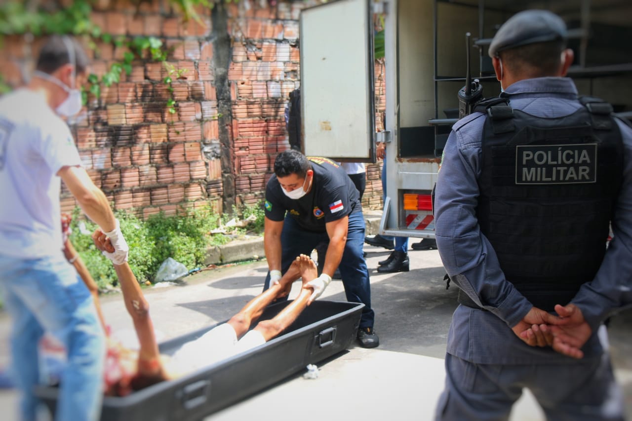 Homem é executado com 11 tiros e outro fica gravemente ferido em Manaus