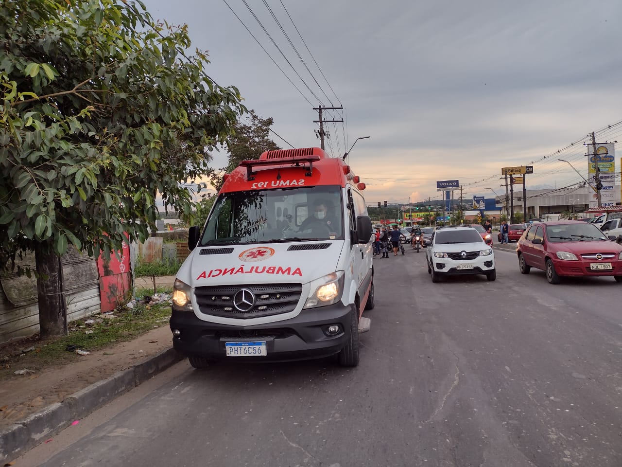 Dono de mercadinho é baleado durante tentativa de assalto em Manaus