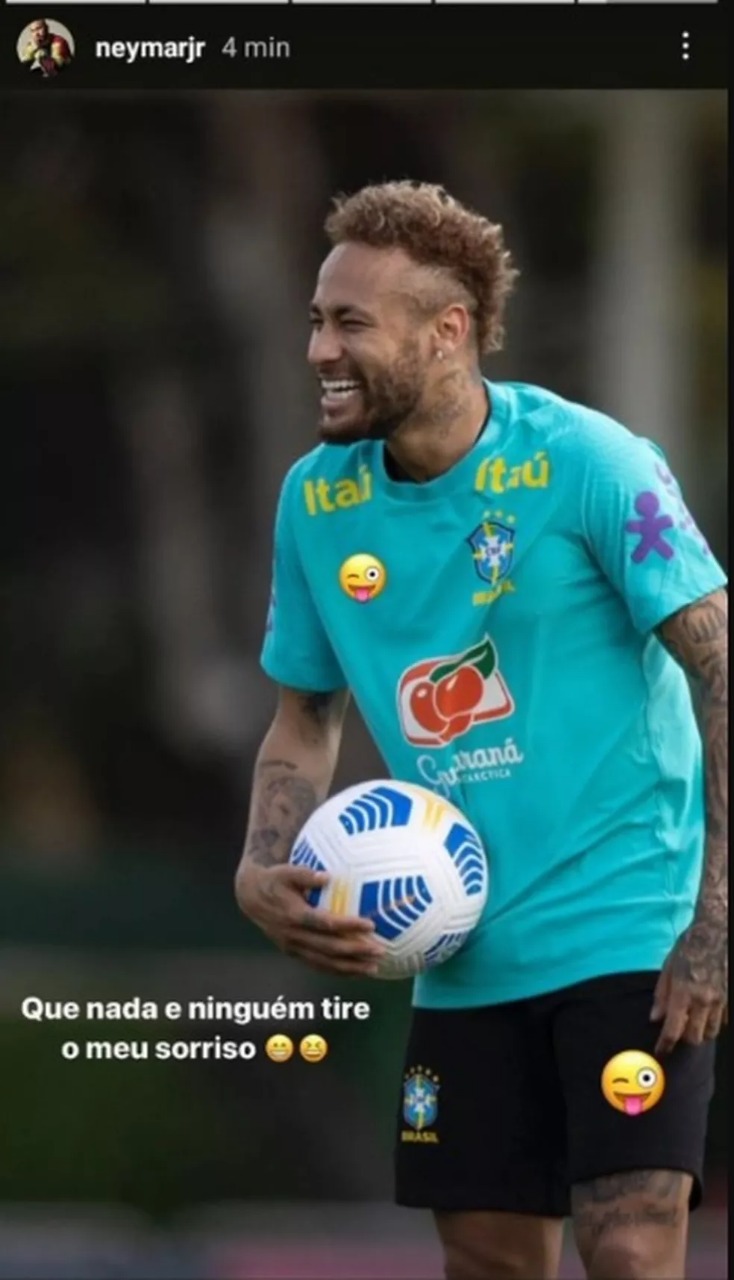 Neymar cobre símbolo da Nike em uniforme após polêmica de assédio