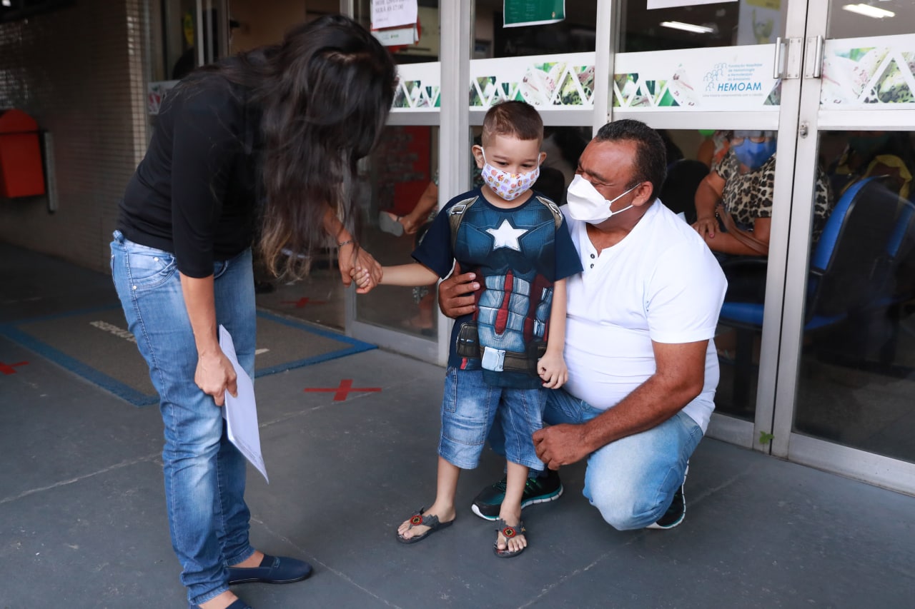Motorista que não cobrou por corrida a paciente é homenageado em Manaus