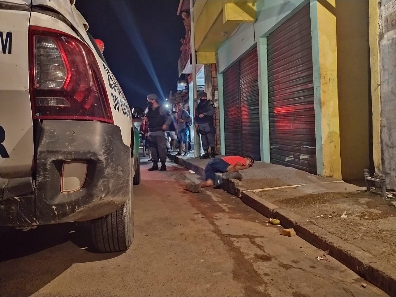 Homem é morto a tiros ao sair para buscar esposa na igreja em Manaus