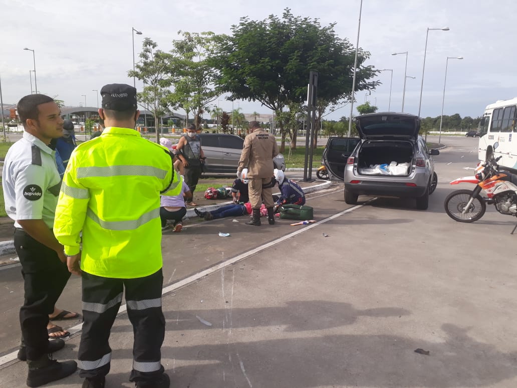 Mulher fica ferida em acidente que dilacerou perna de piloto em Manaus 