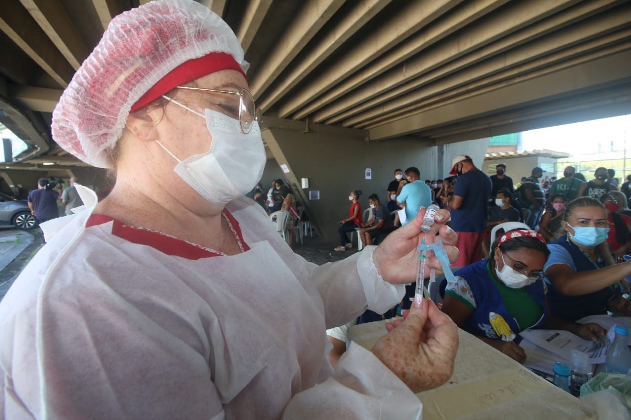 Antecipada, vacinação de público a partir de 37 anos começa hoje em Manaus 