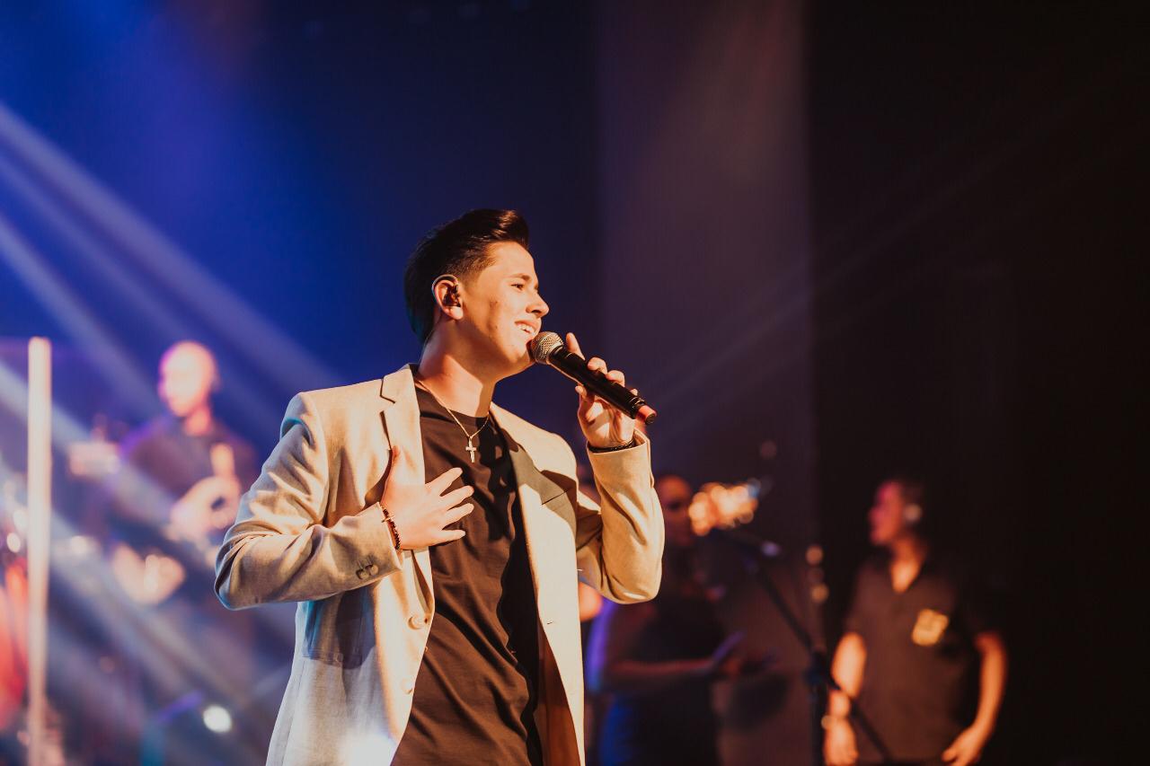 Lorenzo Fortes lança primeiro DVD durante Live