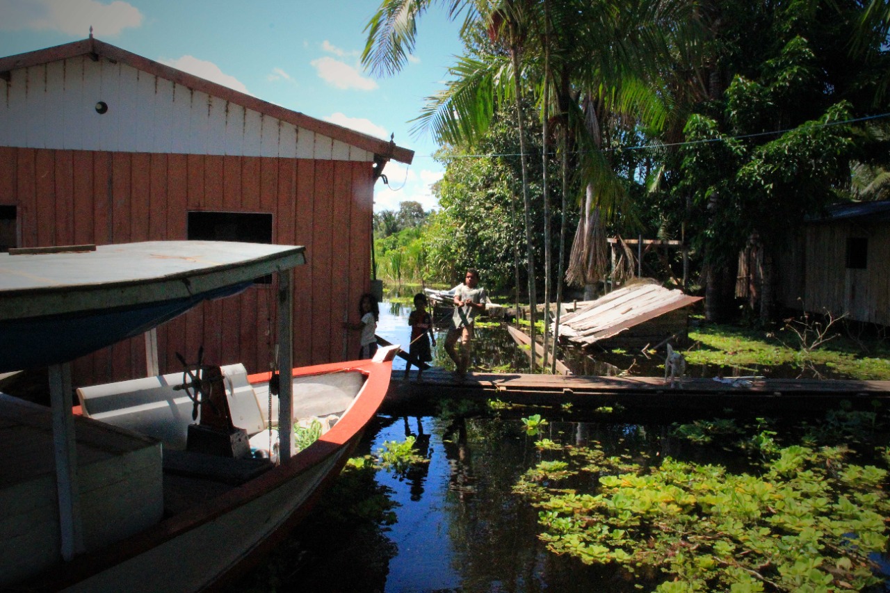 Indígenas atingidos pela cheia são beneficiados com Auxílio Enchente no AM