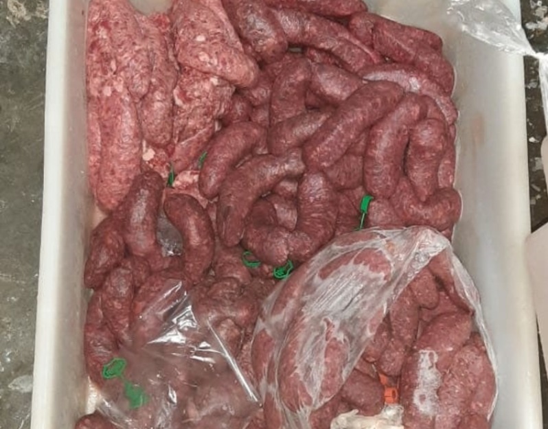 Mais de 350kg de carne processadas irregularmente são apreendidas em Manaus