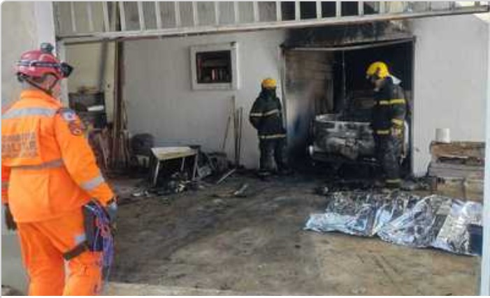 Idoso de 77 anos morre carbonizado após incendiar própria casa