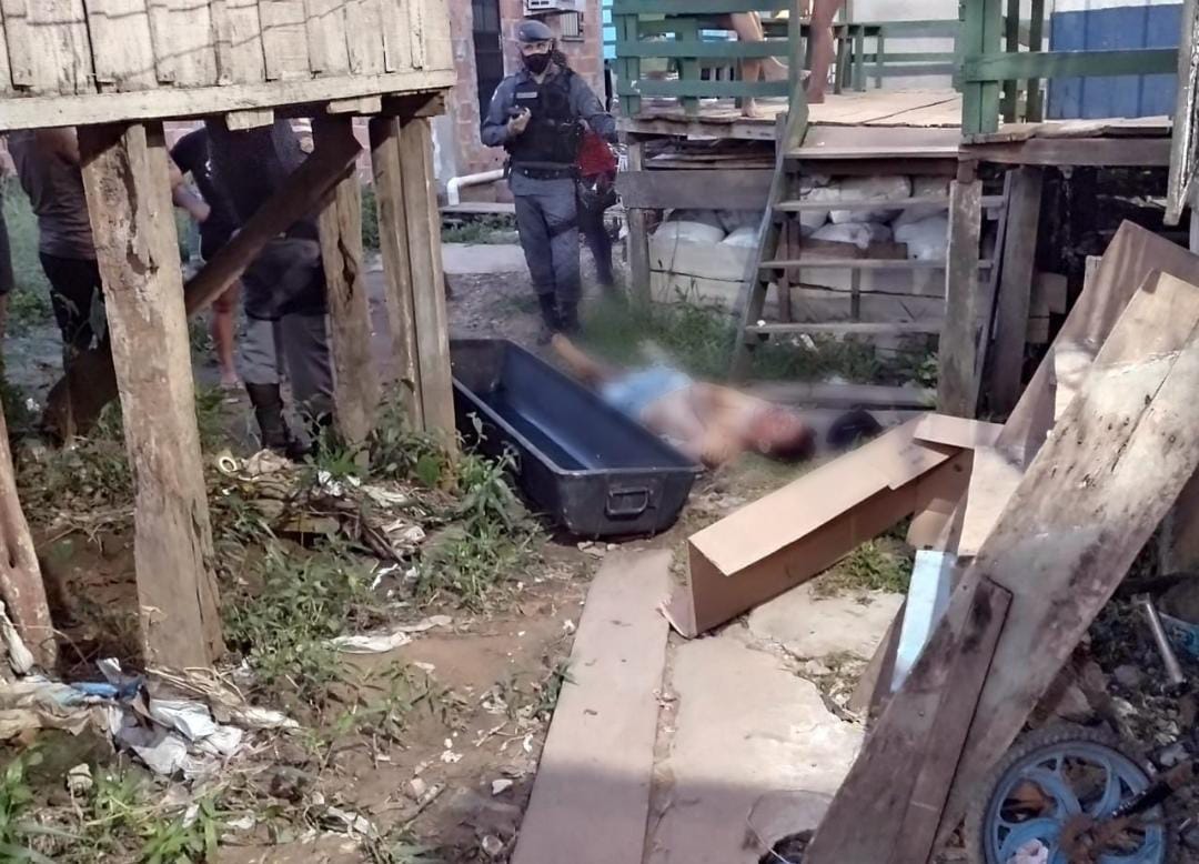 Homem é perseguido em rip-rap e morre crivado a balas em Manaus