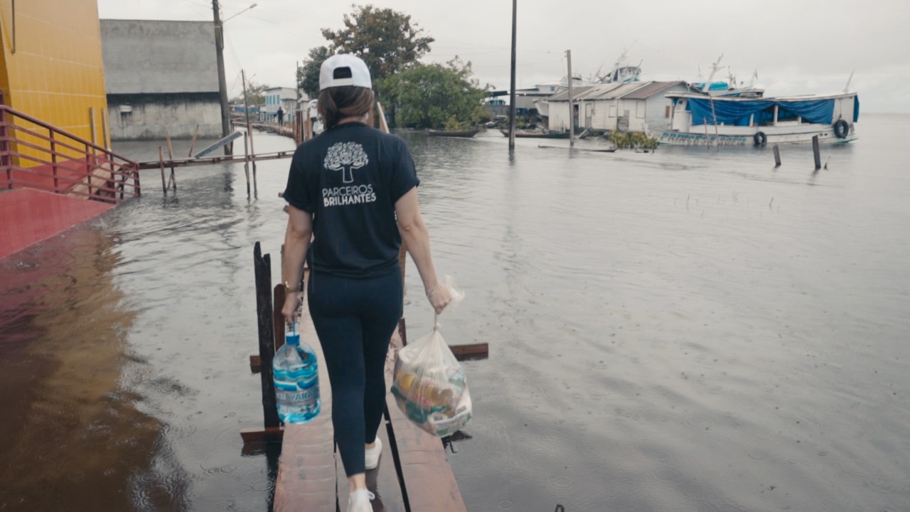 Ação ajuda famílias atingidas pela cheia no Amazonas; saiba como colaborar