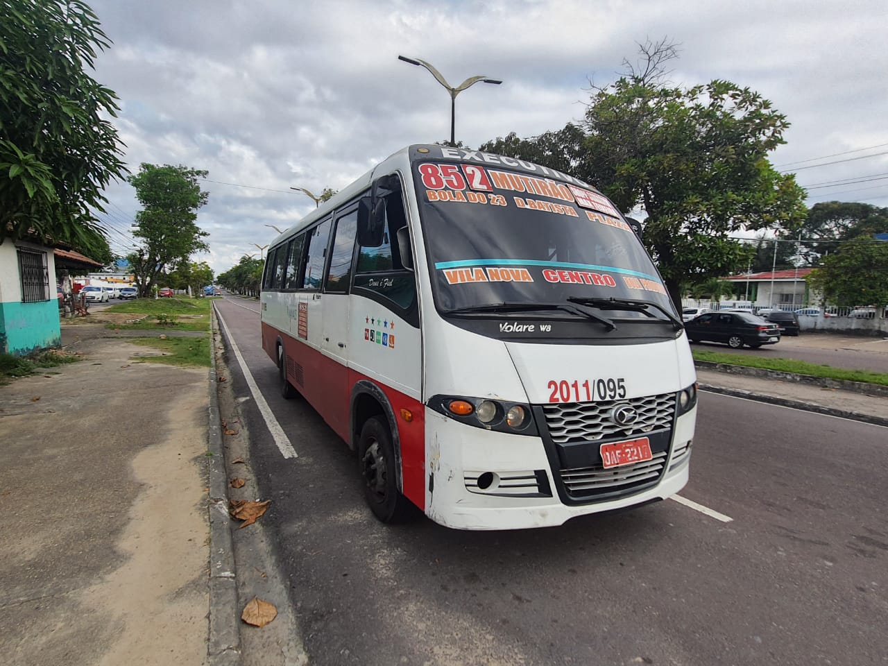 Passageiros de micro-ônibus vivem terror durante assalto em Manaus